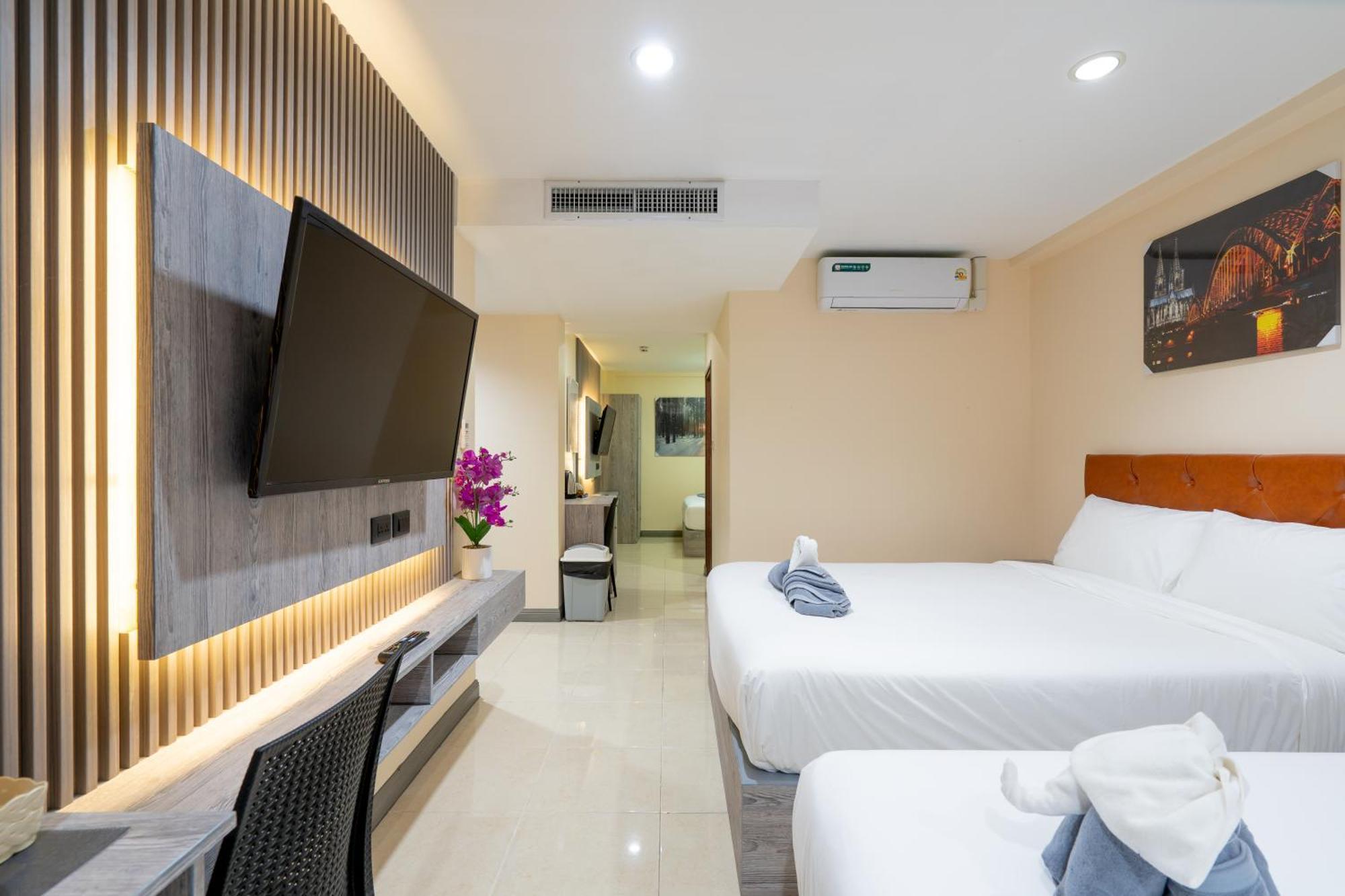 Square One Hotel Patong Exterior foto