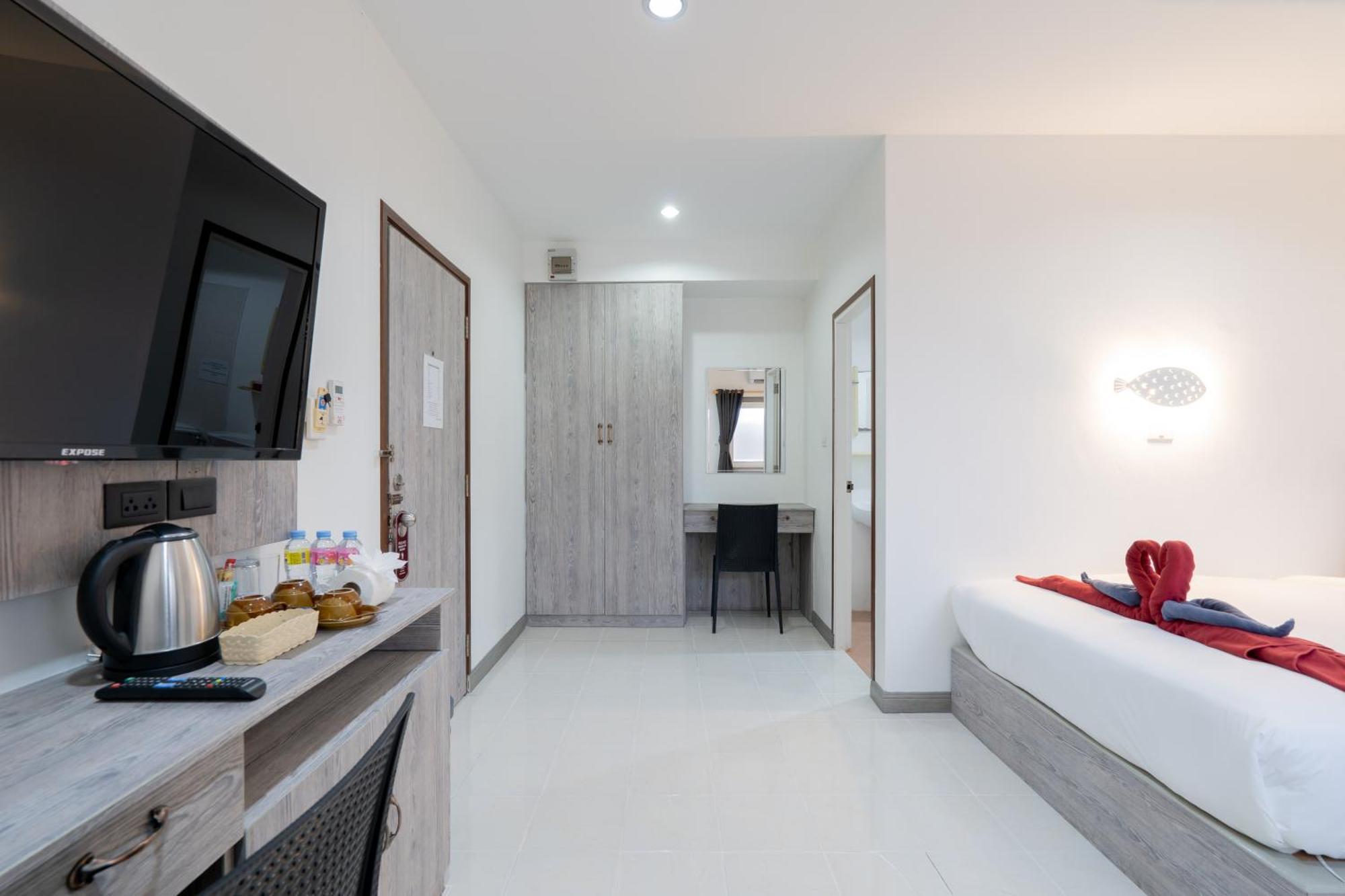 Square One Hotel Patong Exterior foto
