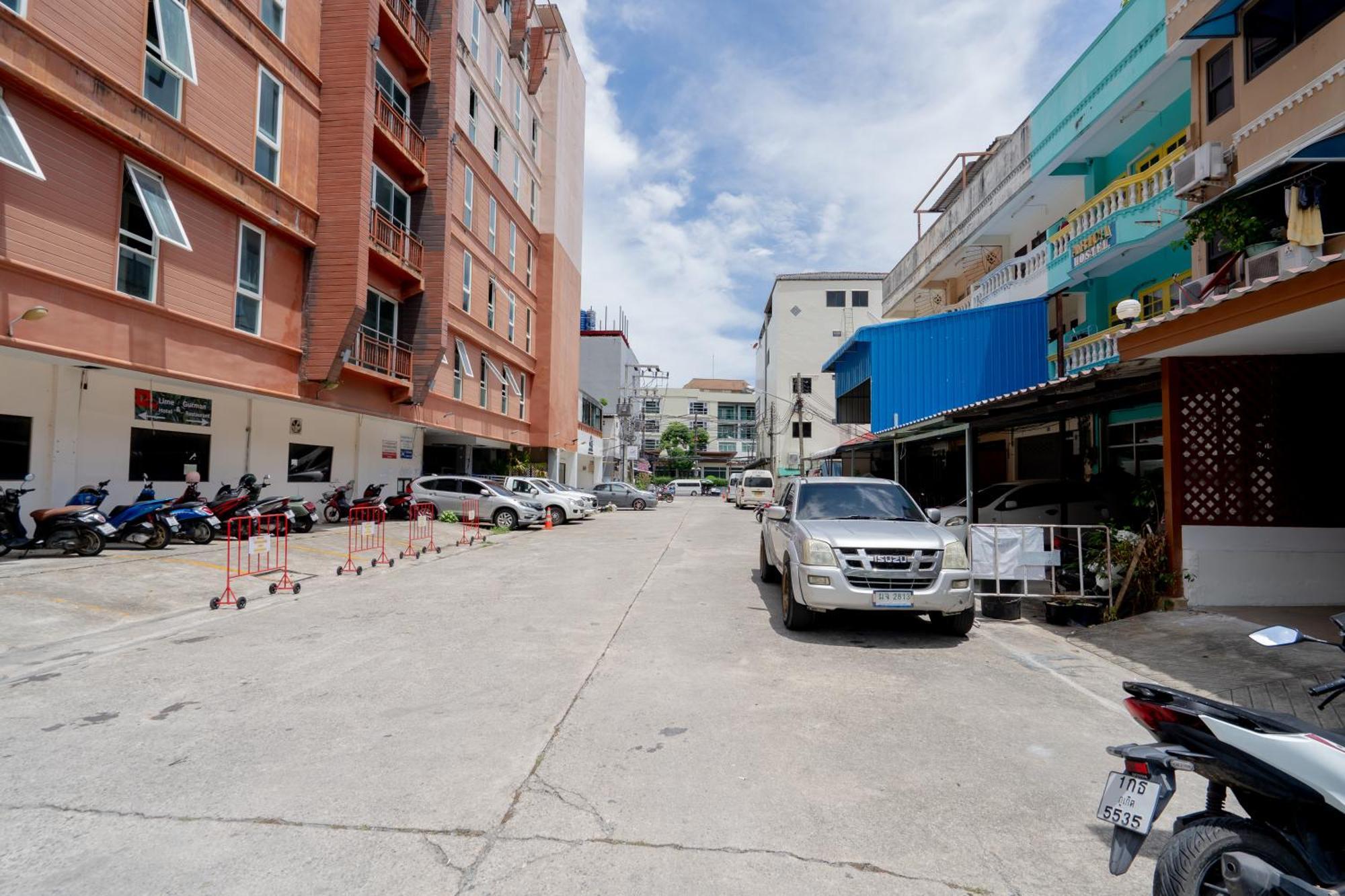 Square One Hotel Patong Exterior foto