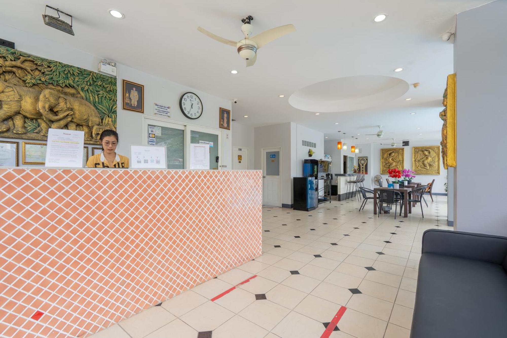 Square One Hotel Patong Exterior foto