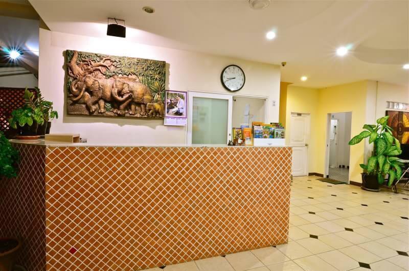 Square One Hotel Patong Exterior foto