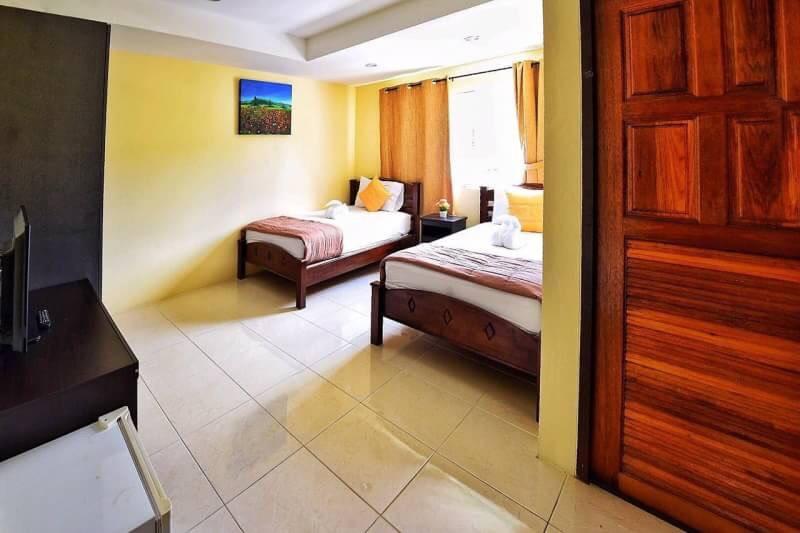 Square One Hotel Patong Exterior foto